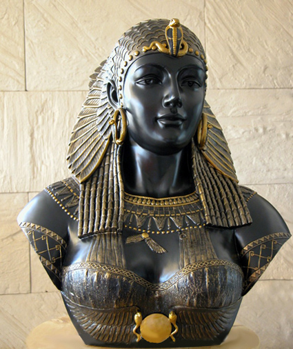تمثال برنزي رائع لملكة الجمال كليوباترا