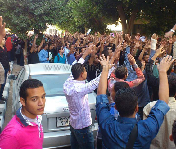 مظاهرات -حاشدة في- جامعة -سوهاج- للمطالبة بإقالة -رئيس -جامعة - الاخوان - مظاهرات (1)
