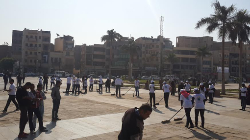 وزير البيئة و محافظ الاقصر و الوفود تلعربية و الافريقية يشاركون فى حملة تنظيف ساحة ابو الحجاج بالاقصر 