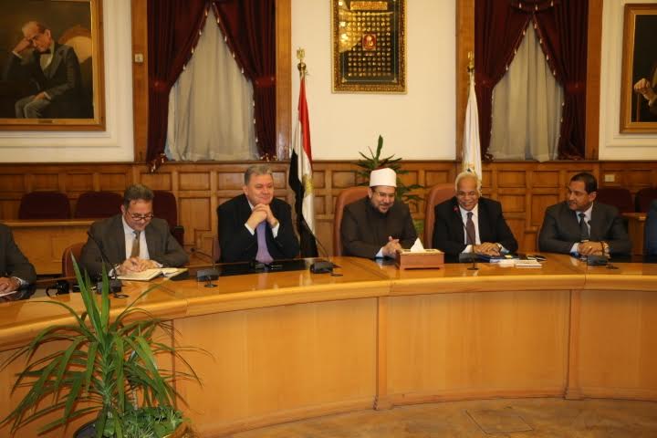  محافظ القاهرة ووزير الأوقاف : استكمال مشروعات العاصمة لتحسين الخدمات 
