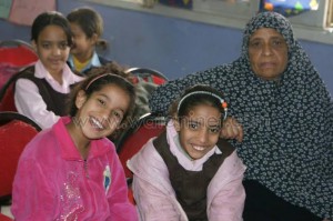 نهوض وتنمية المرأة  تنشر الفرحة على طالبات مدارس مصر القديمة1