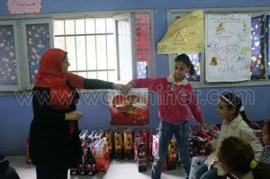 نهوض وتنمية المرأة  تنشر الفرحة على طالبات مدارس مصر القديمة4