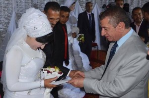 بالفيديو والصور ..محافظ كفرالشيخ يشهد حفل زفاف جماعى للأيتام2