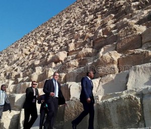 رئيس توجو يزور  الأهرامات والمتحف المصري 2