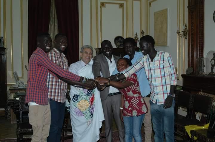 طلاب جنوب السودان يلبسون نصار الزي الافريقي