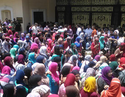 بالصور..احتجاج طلاب الثانوية العامة أمام وزارة التعليم (4)