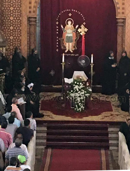   بدء صلاة جناز الراهب القمص صموئيل آفا مينا   (2)