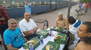 رئيس هيئة السكة الحديد يتفقد محطة بورسعيد ويشارك العاملين إفطار رمضان