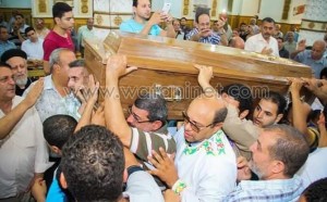 الأنبا مكاريوس يترأس صلاة جناز القمص بيشوي بالمنيا2