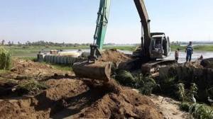 وزارة الري تطلق حملة لإزالة التعديات على النيل في مركز اخميم بسوهاج - Copy