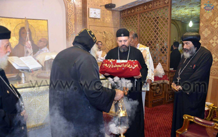 الأنبا سارافيم يحتفل مع مطران بورسعيد بنهضة العذراء (2)