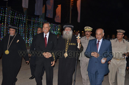 محافظ قنا يشهد الإحتفال باليوبيل الفضى للأنبا بيمن اسقف نقاده وقوص (2)