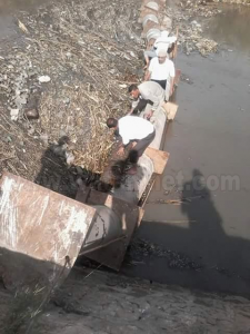 خفض مناسيب المياه بقنطرة مصب مصرف أبو تيج بأسوان
