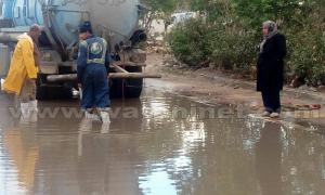 رئيس هيئة الصرف الصحي يتابع تصريف مياه الأمطار بغرب الإسكندرية