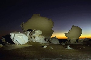 وهذه الصوره للصحراء البيضاء فى آخر ضوء