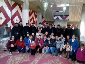 وفود رسمية وشعبية تهنئ الأنبا بيمن بالعيد في قوص11
