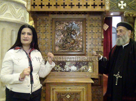 القمص موسي ابراهيم راعي الكنيسة في اليوبيل الذهبي لسيامتة  (8)